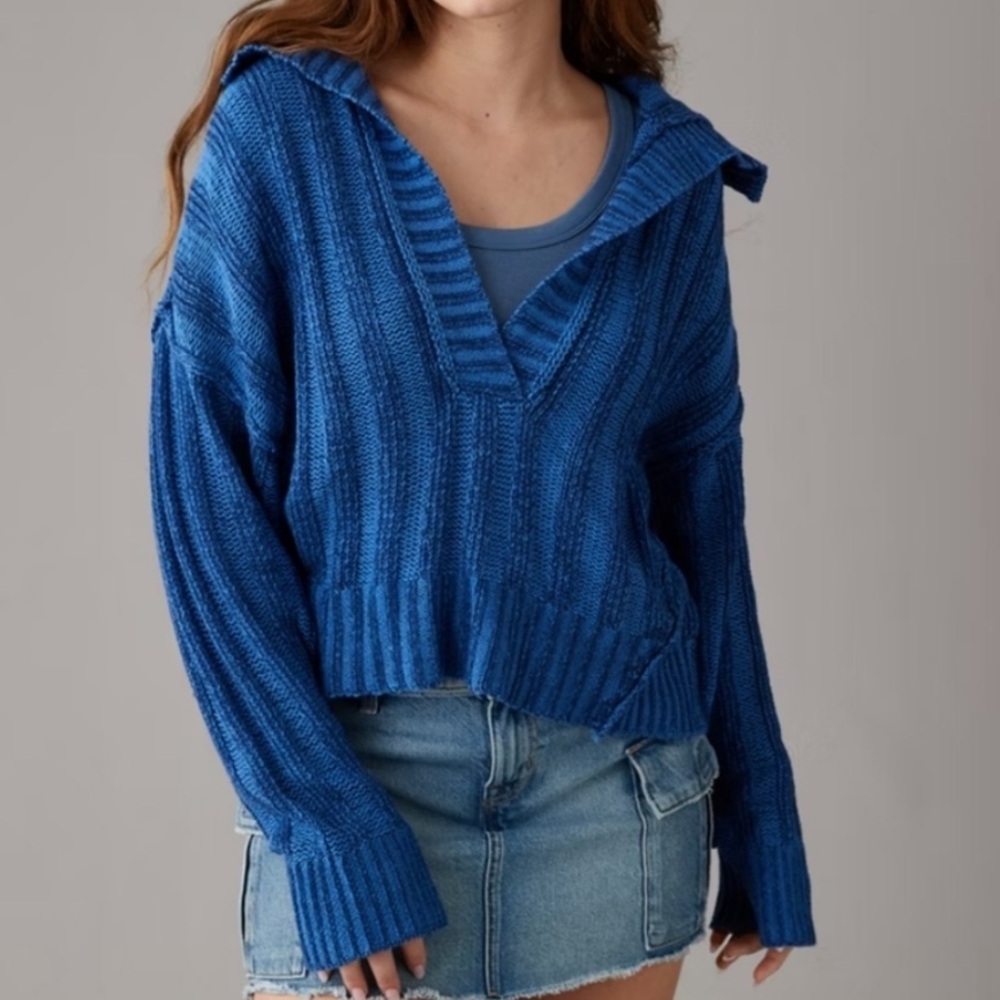 American Eagle Outfitters Vibrant Blue Deep V-Neck Sweater.‎ Size XL.